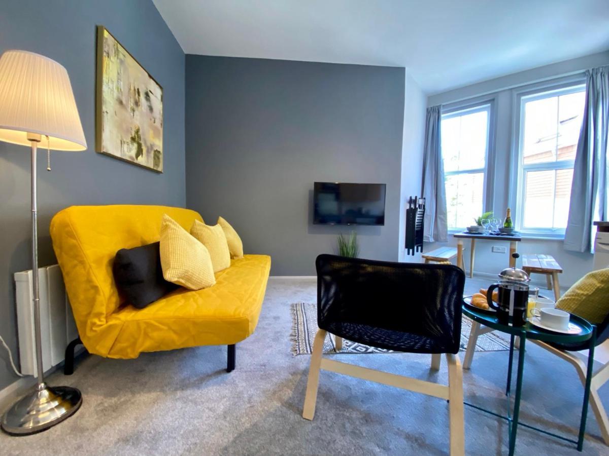 Trendy Stylish Apartment! - 5 Minute Walk To The Best Beach! - Great Location - Parking - Fast Wifi - Smart Tv - Newly Decorated - Sleeps Up To 6! Close To Bournemouth & Poole Town Centre & Sandbanks Extérieur photo