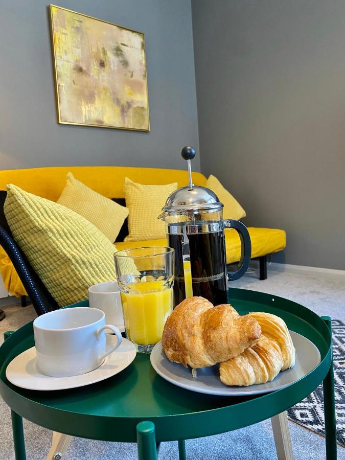 Trendy Stylish Apartment! - 5 Minute Walk To The Best Beach! - Great Location - Parking - Fast Wifi - Smart Tv - Newly Decorated - Sleeps Up To 6! Close To Bournemouth & Poole Town Centre & Sandbanks Extérieur photo