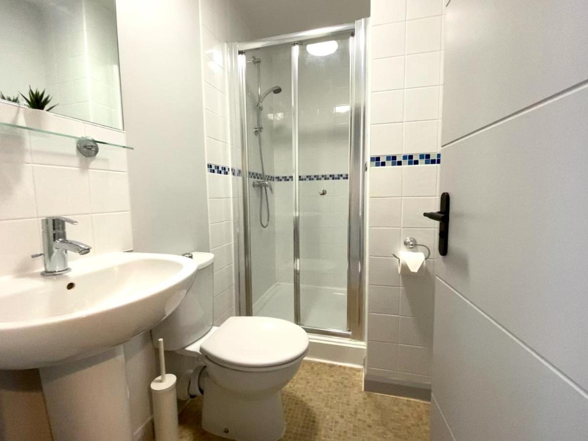 Trendy Stylish Apartment! - 5 Minute Walk To The Best Beach! - Great Location - Parking - Fast Wifi - Smart Tv - Newly Decorated - Sleeps Up To 6! Close To Bournemouth & Poole Town Centre & Sandbanks Extérieur photo