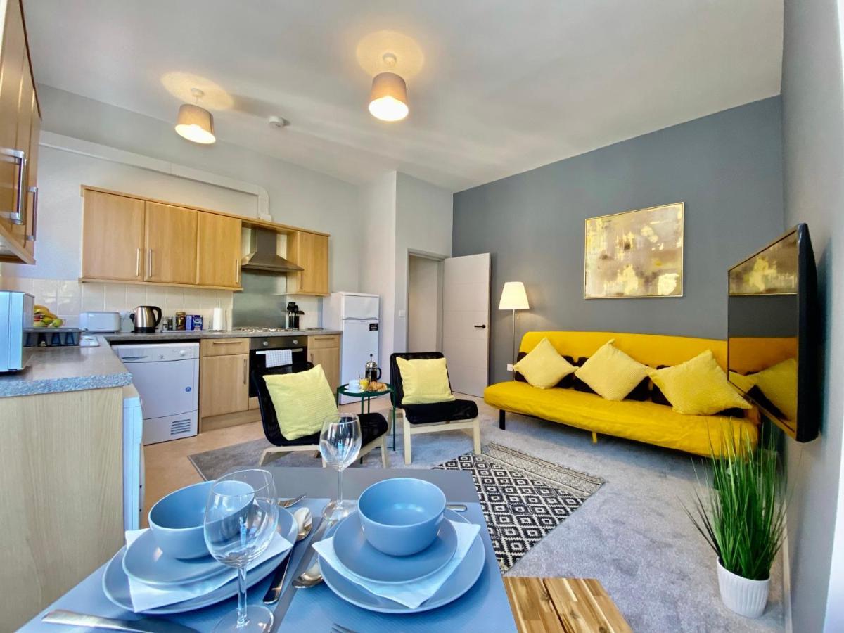 Trendy Stylish Apartment! - 5 Minute Walk To The Best Beach! - Great Location - Parking - Fast Wifi - Smart Tv - Newly Decorated - Sleeps Up To 6! Close To Bournemouth & Poole Town Centre & Sandbanks Extérieur photo