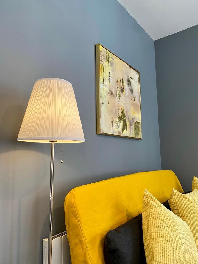 Trendy Stylish Apartment! - 5 Minute Walk To The Best Beach! - Great Location - Parking - Fast Wifi - Smart Tv - Newly Decorated - Sleeps Up To 6! Close To Bournemouth & Poole Town Centre & Sandbanks Extérieur photo